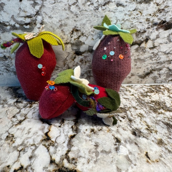 Strawberry Pincushion-New and handmade - Picture 3 of 3
